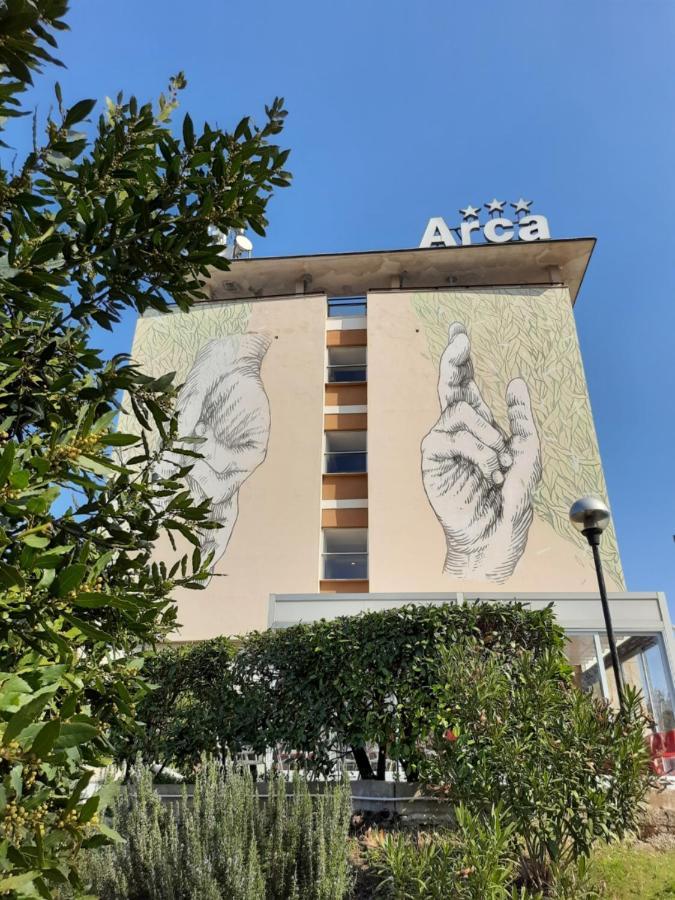 Lh Arca Street Art 3*